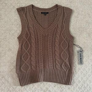 New With Tags Medium Haute Monde Tan Sweater Vest